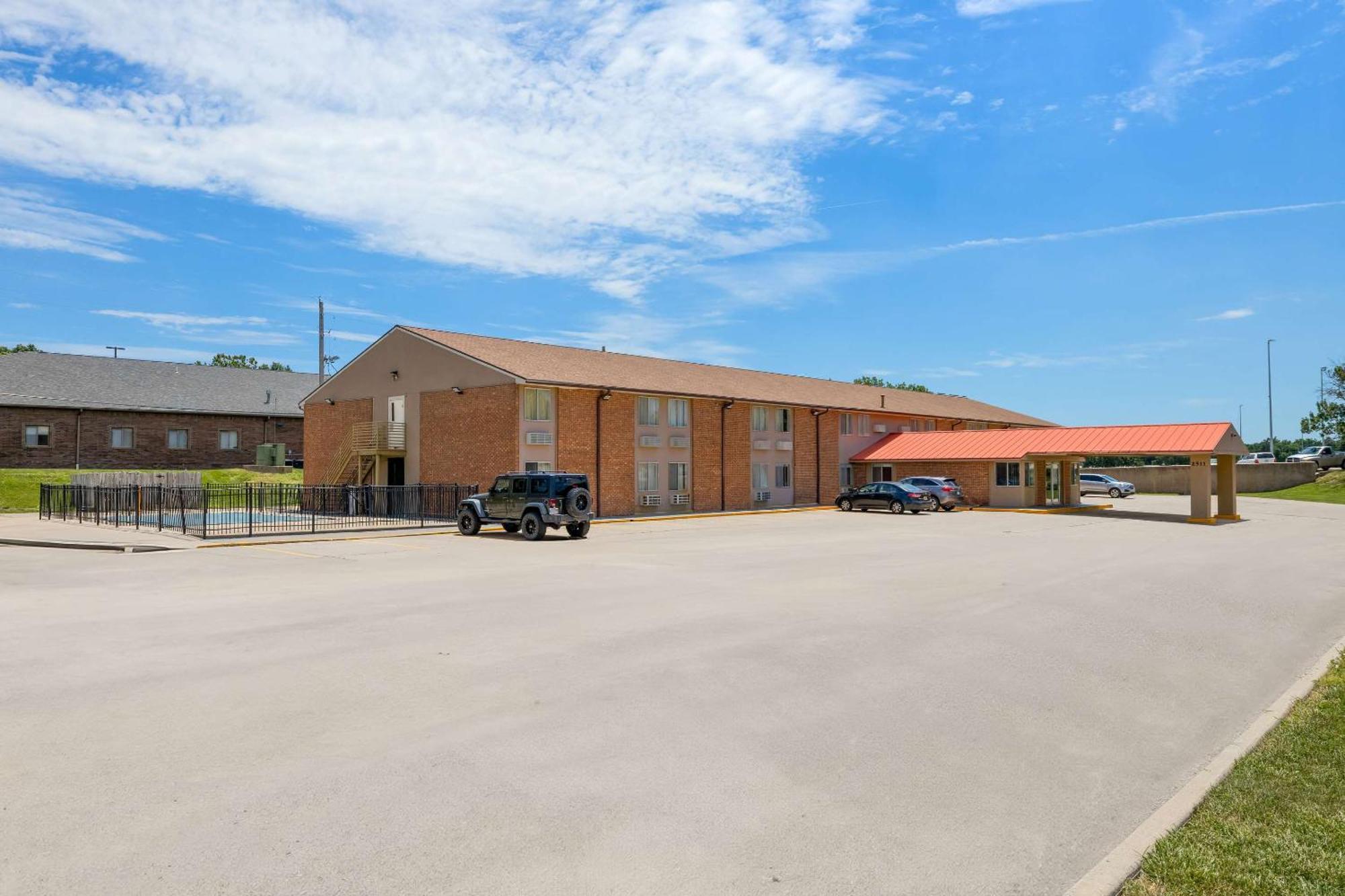 Econo Lodge Emporia Exterior photo